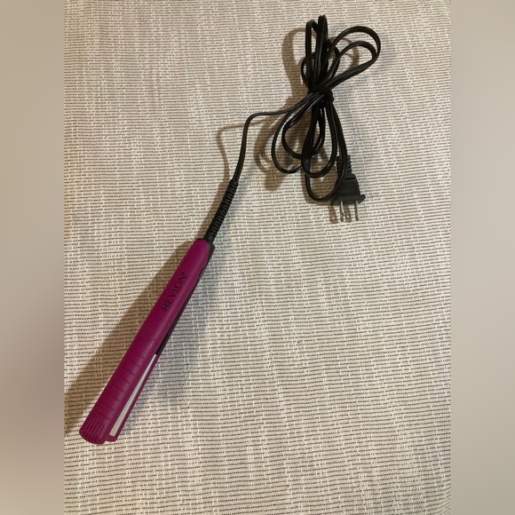 Revlon Other - Revlon Mini Hair Straightener.